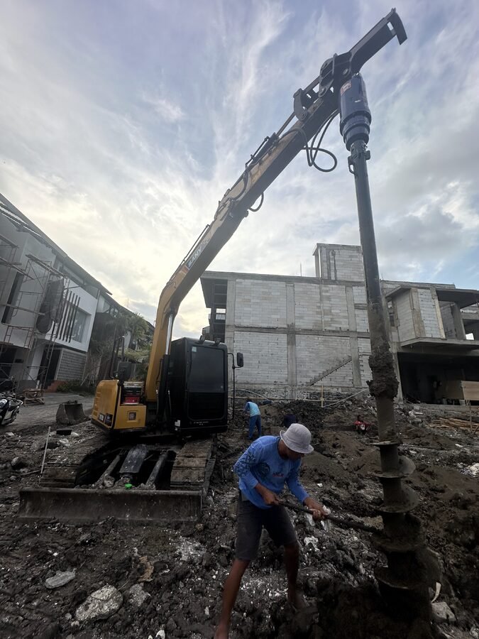 Jasa Bore Pile Excavator Bali — SANY SY75C dengan Auger