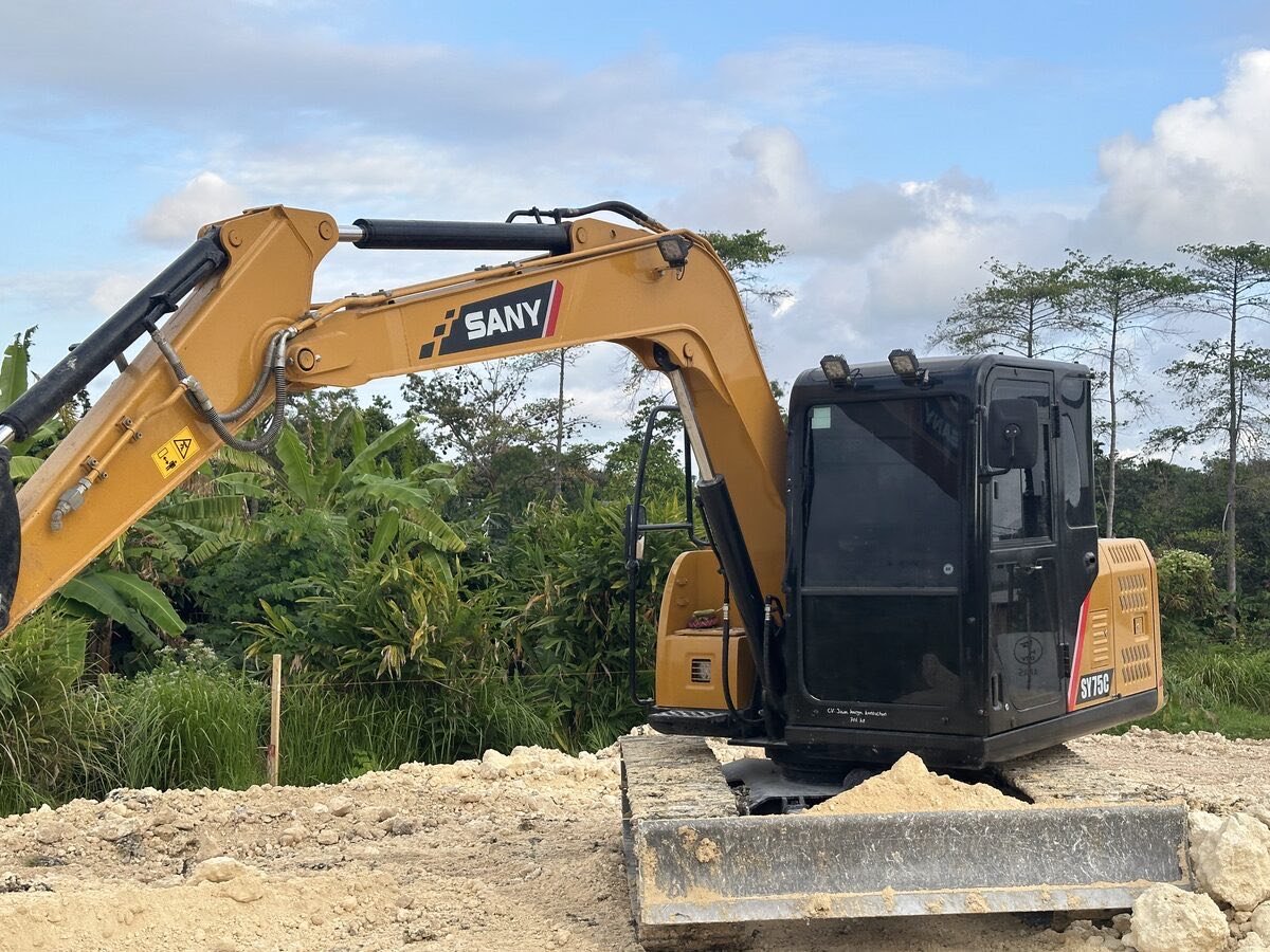 Excavator SANY SY75C 7 ton siap operasi di proyek Bali – JKR
